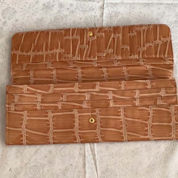 Clutch - Picture 2 of 8